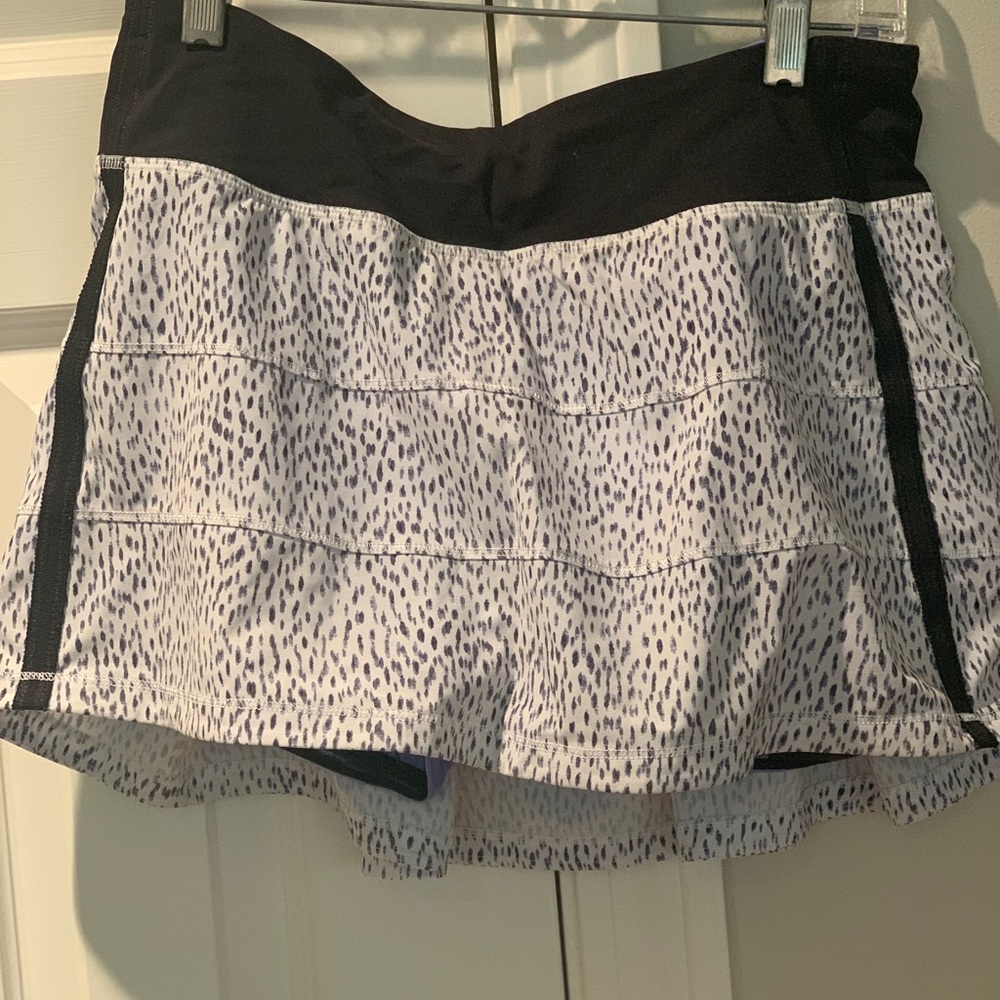 Lululemon Pace Rival Skirt Skort Spotted dots Size 6 black white periwinkle blue